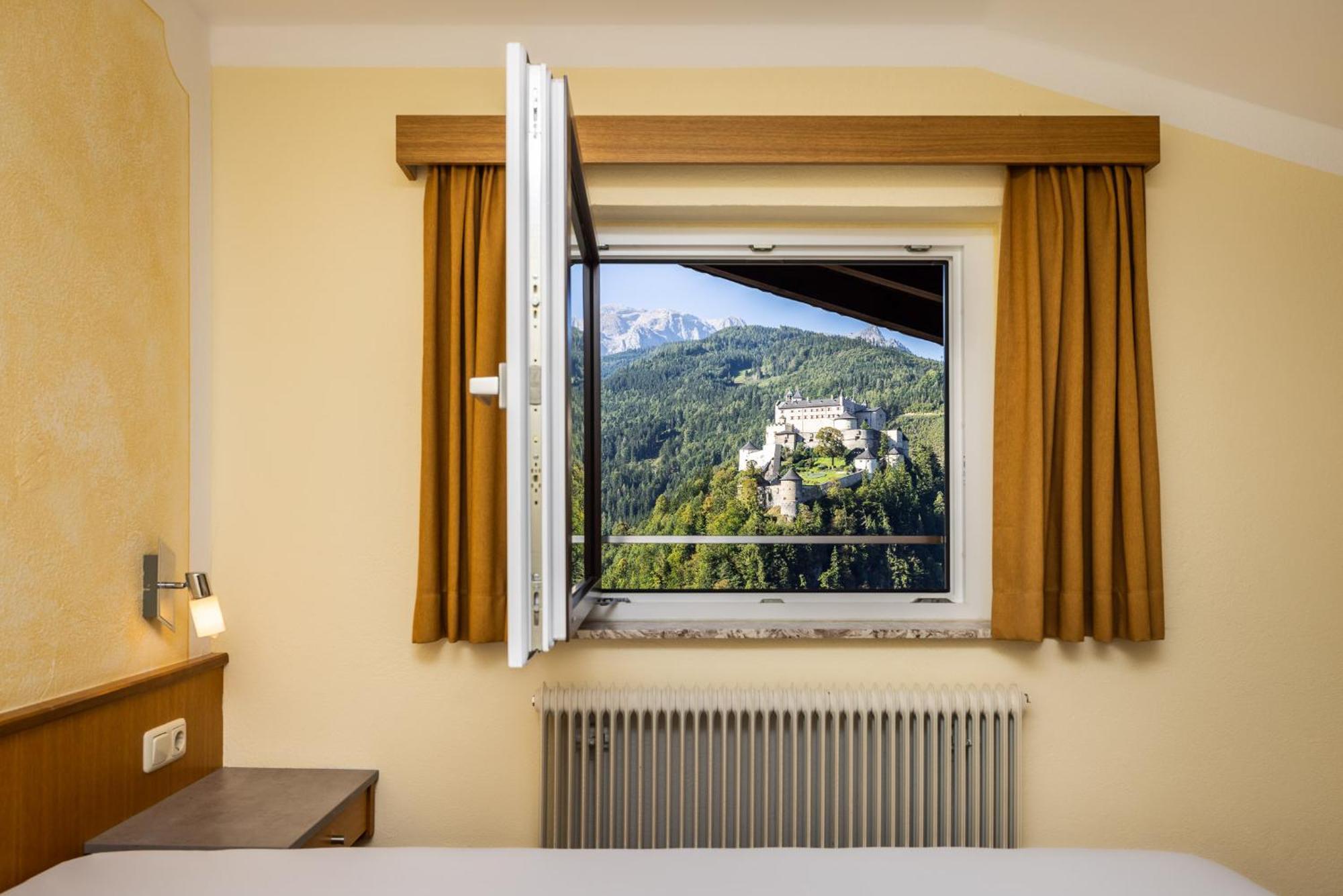 Der Burgblick-Adults Only Hotel Werfen Buitenkant foto