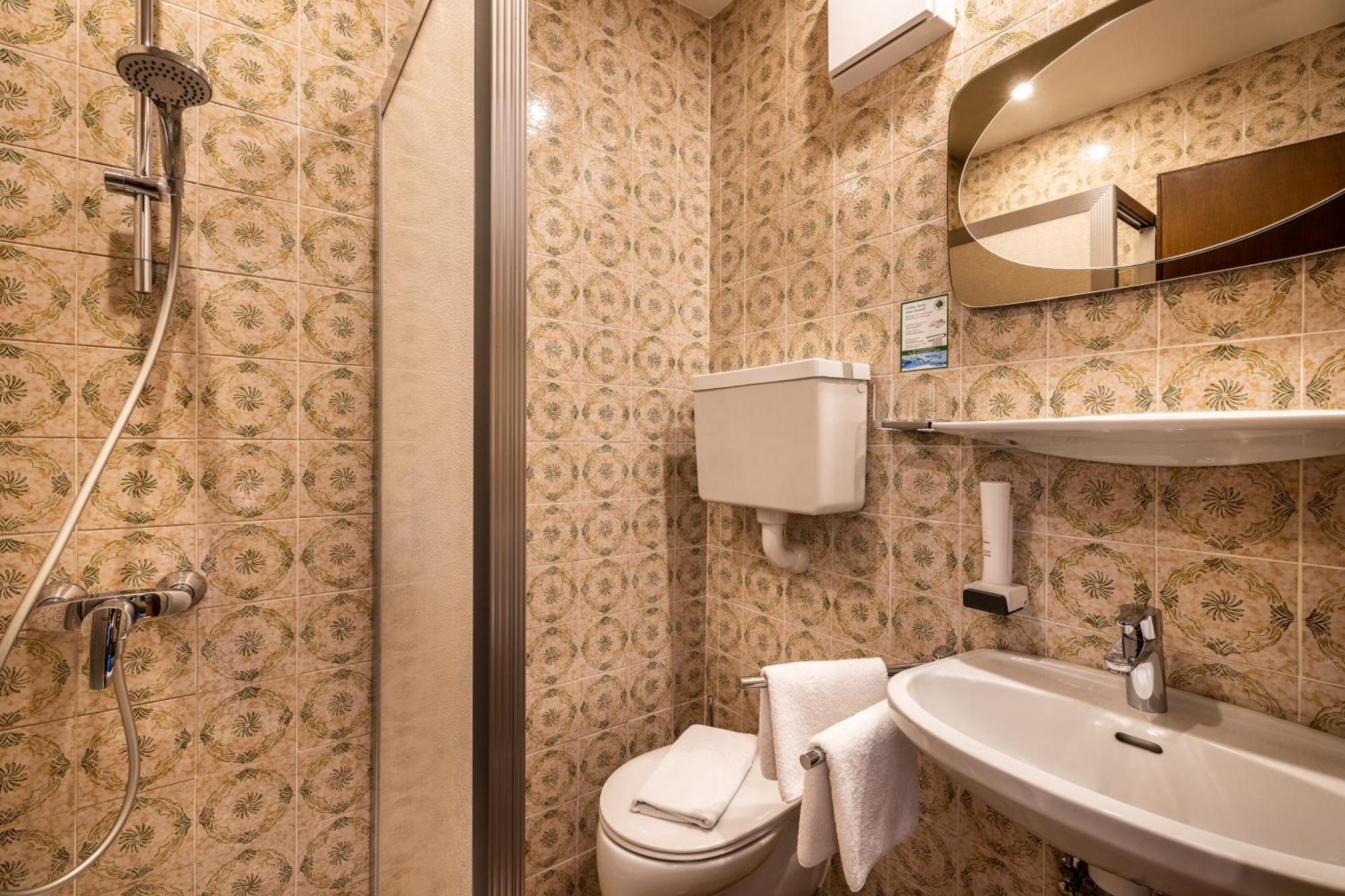 Der Burgblick-Adults Only Hotel Werfen Buitenkant foto
