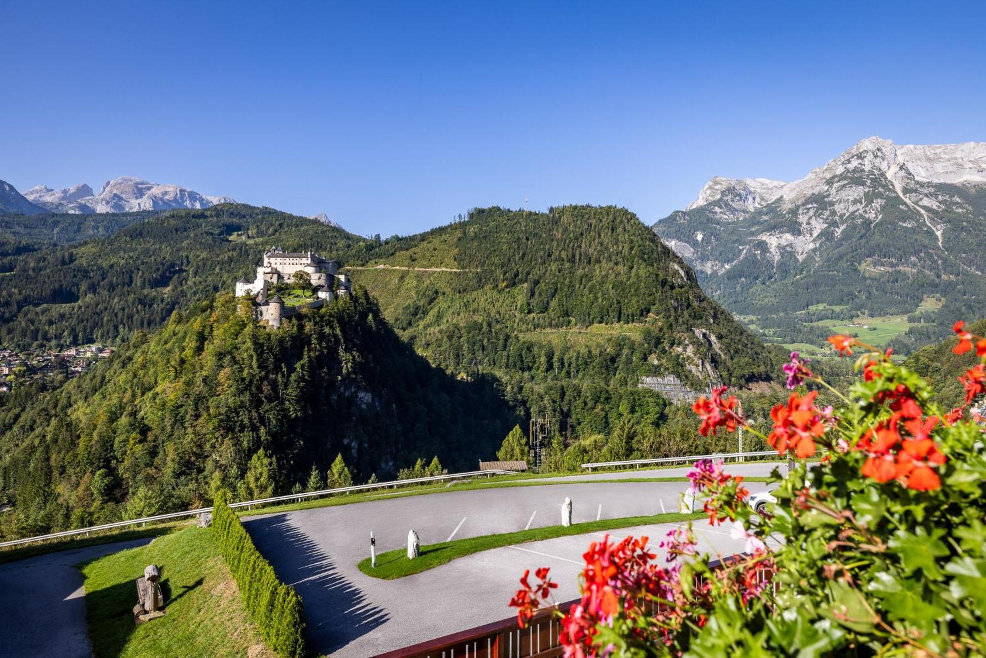 Der Burgblick-Adults Only Hotel Werfen Buitenkant foto